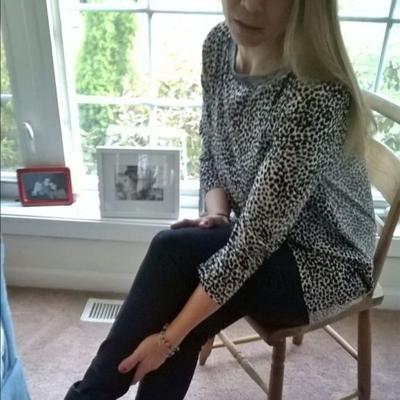 Adrienne Vittadini Shirt Tunic Leopard print Size Medium - Picture 2 of 4